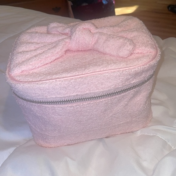 COPY NWT MACYS 💗 terry train case link bath/makeup accessory interior pockets - Picture 1 of 14